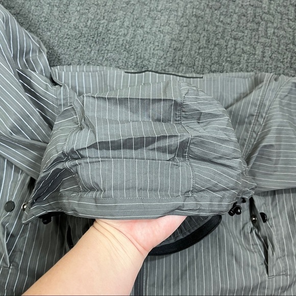 Lululemon grey striped jacket - Picture 7 of 11